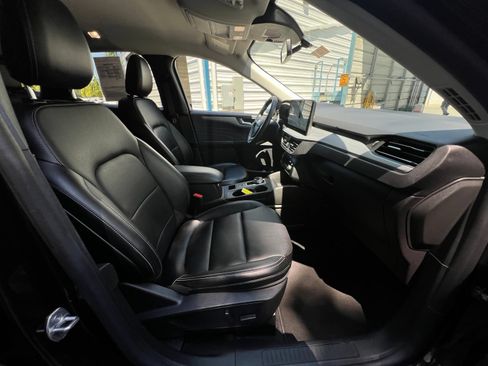 Used 2025 Ford Escape Platinum AWD/4WD image 16