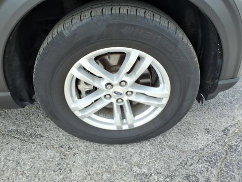 Used 2023 Ford Explorer XLT w/ Equipment Group 202A AWD/4WD image 7
