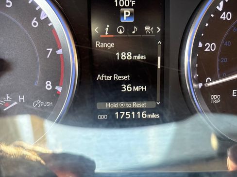 Used 2015 Toyota Highlander Limited w/ Driver Technology Package FWD image 9