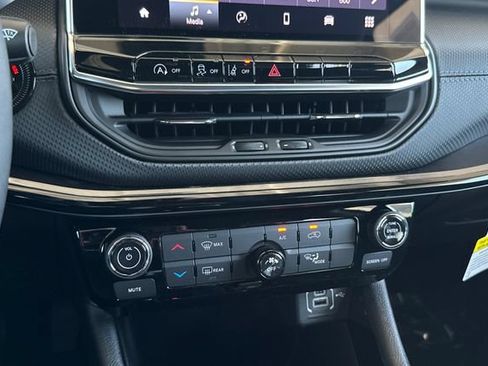 New 2026 Jeep Compass Latitude AWD/4WD image 19