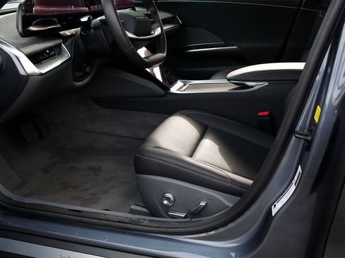 Used 2024 Lucid Air Touring image 31