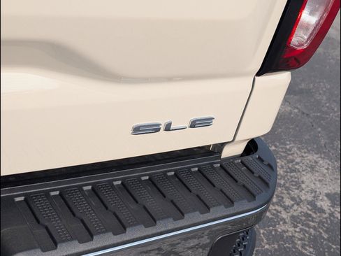 New 2026 GMC Sierra 1500 SLE w/ Preferred Package AWD/4WD image 18
