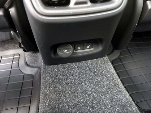 Used 2024 Volvo XC40 Recharge Core w/ Protection Package Premier image 32