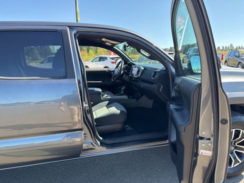 Used 2021 Toyota Tacoma TRD Sport image 16