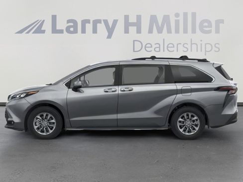 New 2026 Toyota Sienna XLE image 3