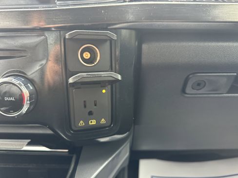 Used 2024 Ford F250 Lariat w/ Lariat Ultimate Package AWD/4WD image 19