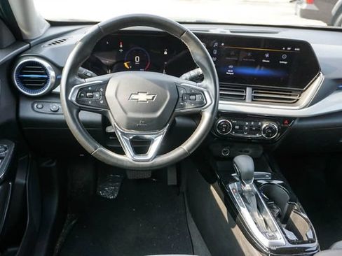 Used 2025 Chevrolet Trax LT w/ Driver Confidence Package FWD image 11
