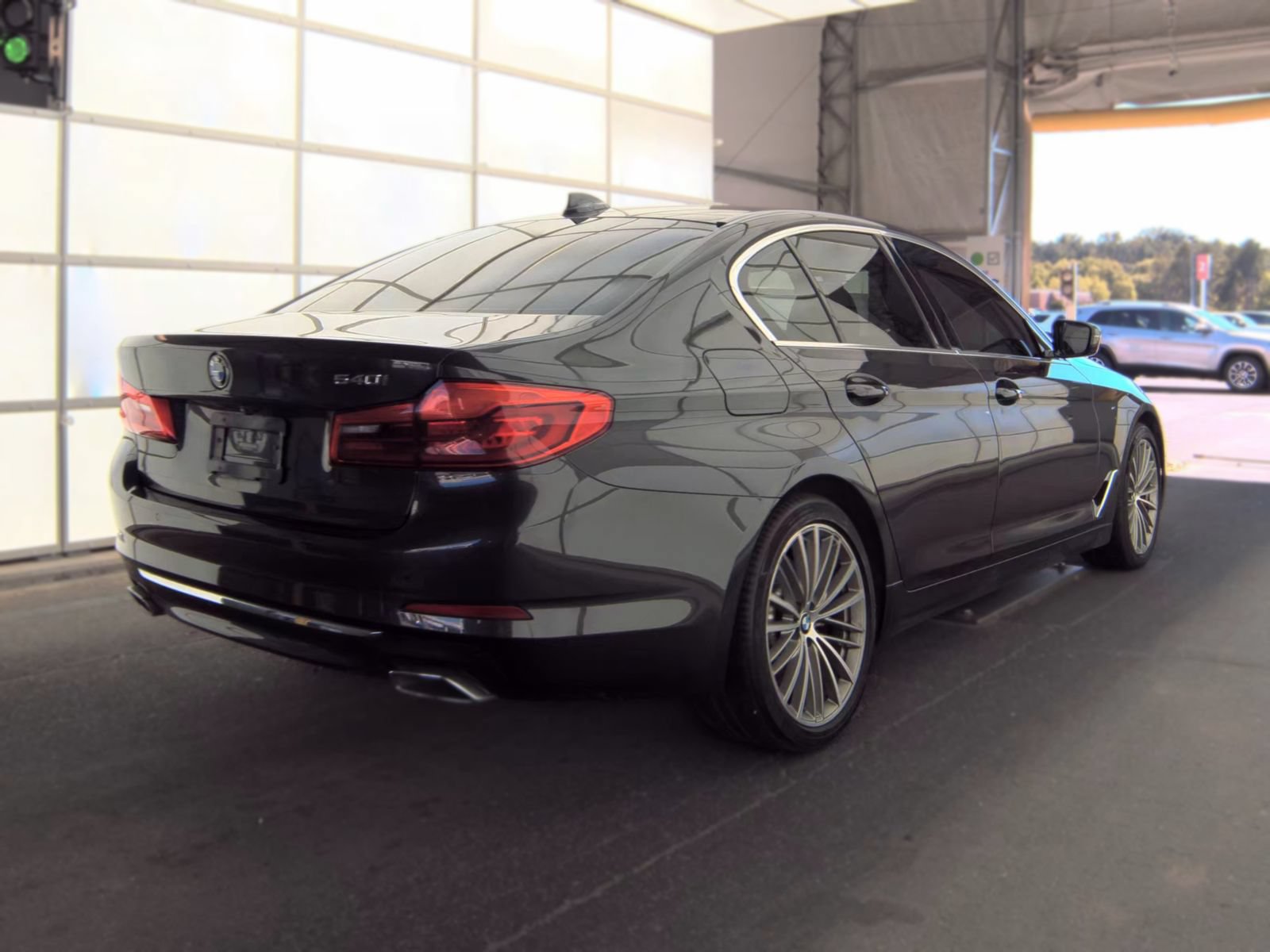 Used 2020 BMW 540i w/ Executive Package RWD image 3