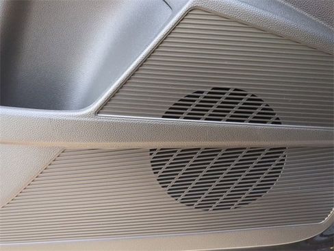 New 2025 Volkswagen Taos SE image 18