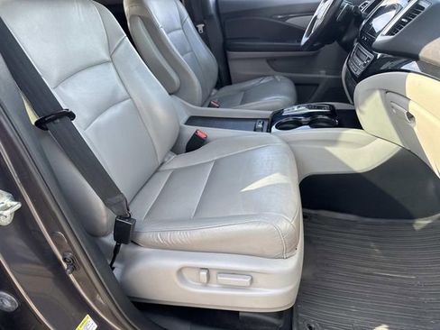 Used 2016 Honda Pilot Touring image 11