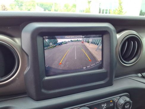 Used 2021 Jeep Wrangler Unlimited Sport AWD/4WD image 25