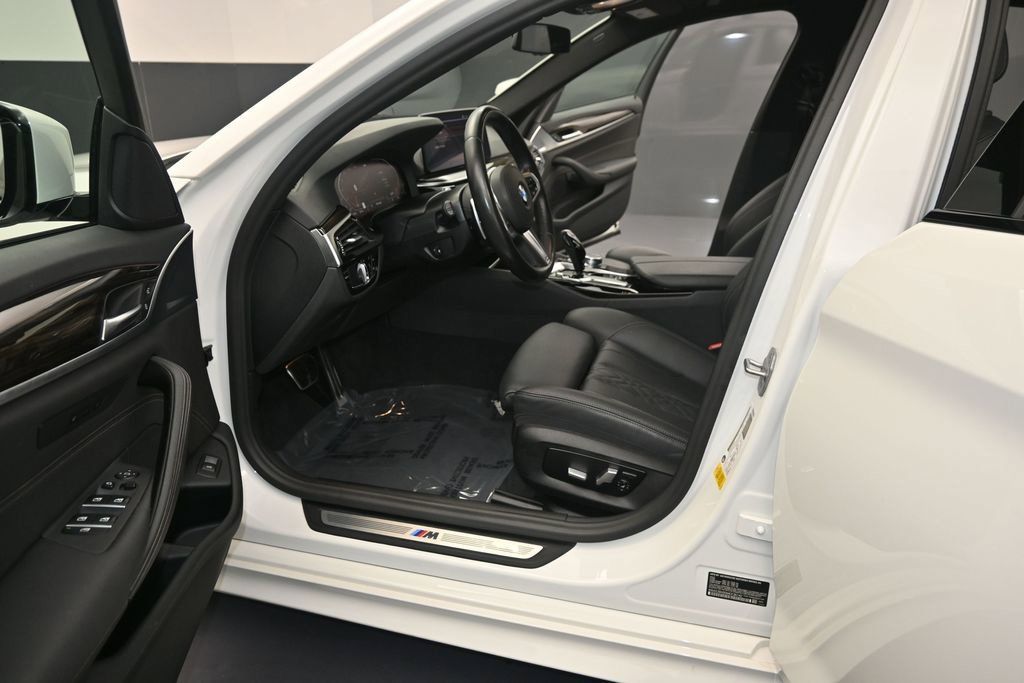 Used 2021 BMW 530i w/ M Sport Package RWD image 13