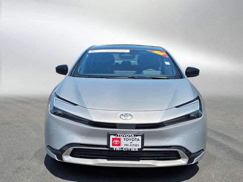 Used 2023 Toyota Prius Prime Premium FWD image 8