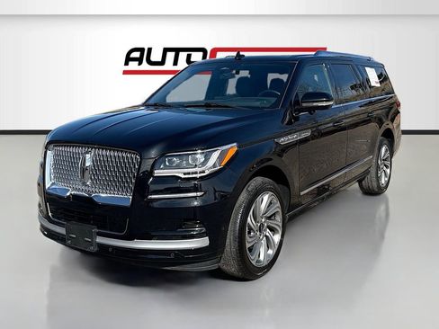 Used 2023 Lincoln Navigator L Reserve AWD/4WD image 3