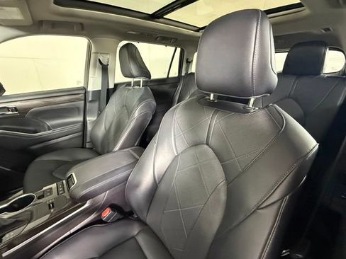 Used 2022 Toyota Highlander Platinum AWD/4WD image 14