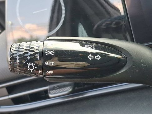 Used 2025 Hyundai Elantra SEL FWD image 26