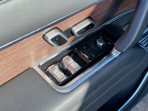 Used 2024 Land Rover Range Rover SE image 24