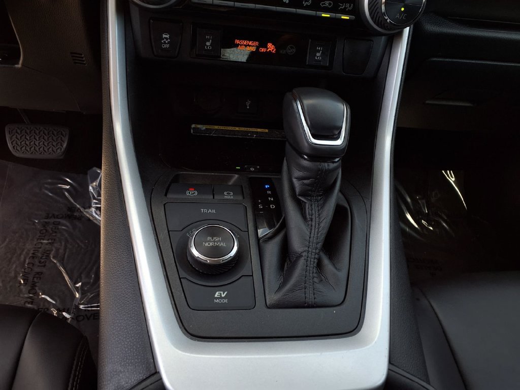 Certified 2021 Toyota RAV4 XLE Premium AWD/4WD image 12