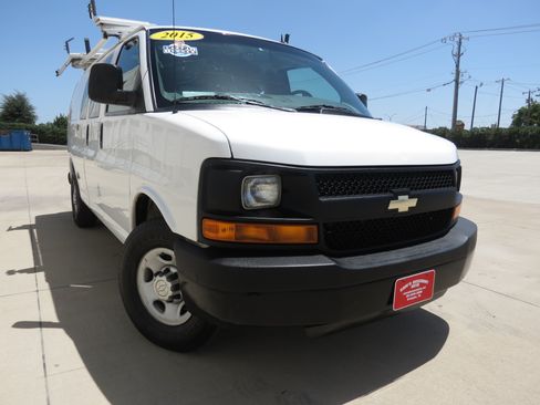 Used 2015 Chevrolet Express 2500 RWD image 2