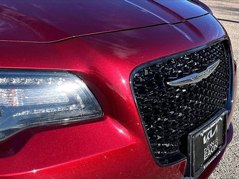 Used 2019 Chrysler 300 Touring w/ Sport Appearance Package image 30