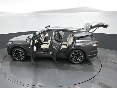 Used 2023 Lincoln Aviator Black Label w/ Class IV Trailer Tow Package AWD/4WD image 53