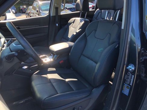 Used 2024 Kia Telluride EX w/ EX Captain's Chair Package FWD image 34