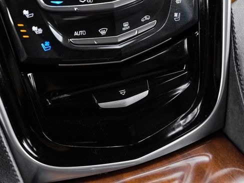 Used 2019 Cadillac Escalade ESV Premium Luxury RWD image 25