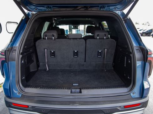 Used 2025 Chevrolet Traverse LT FWD image 29