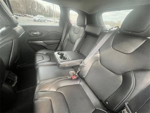 Used 2019 Jeep Cherokee Latitude Plus image 10