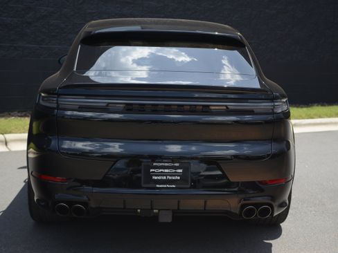 Certified 2025 Porsche Cayenne GTS AWD/4WD image 6