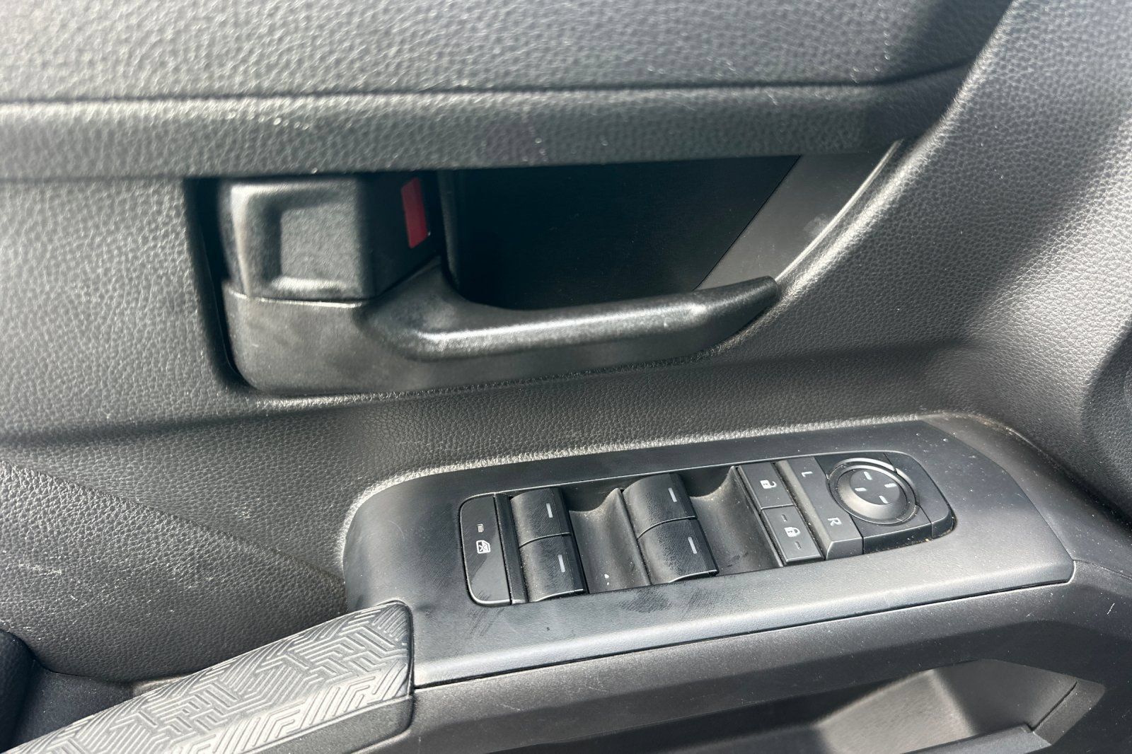 Used 2025 Toyota Tacoma SR5 AWD/4WD image 11
