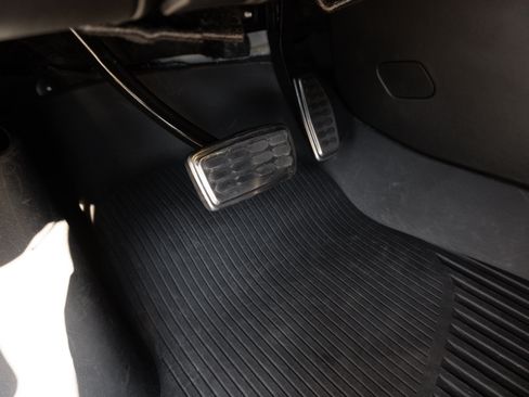 Used 2023 Cadillac Escalade V w/ LPO, ONYX Package image 17