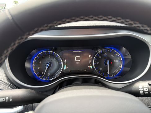 New 2027 Chrysler Pacifica Select FWD image 38