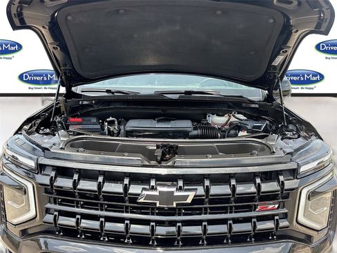 Used 2025 Chevrolet Suburban Z71 AWD/4WD image 30
