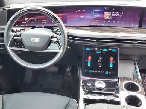 Used 2025 Cadillac Escalade ESV Premium Luxury w/ LPO, Floor Liner Package AWD/4WD image 29