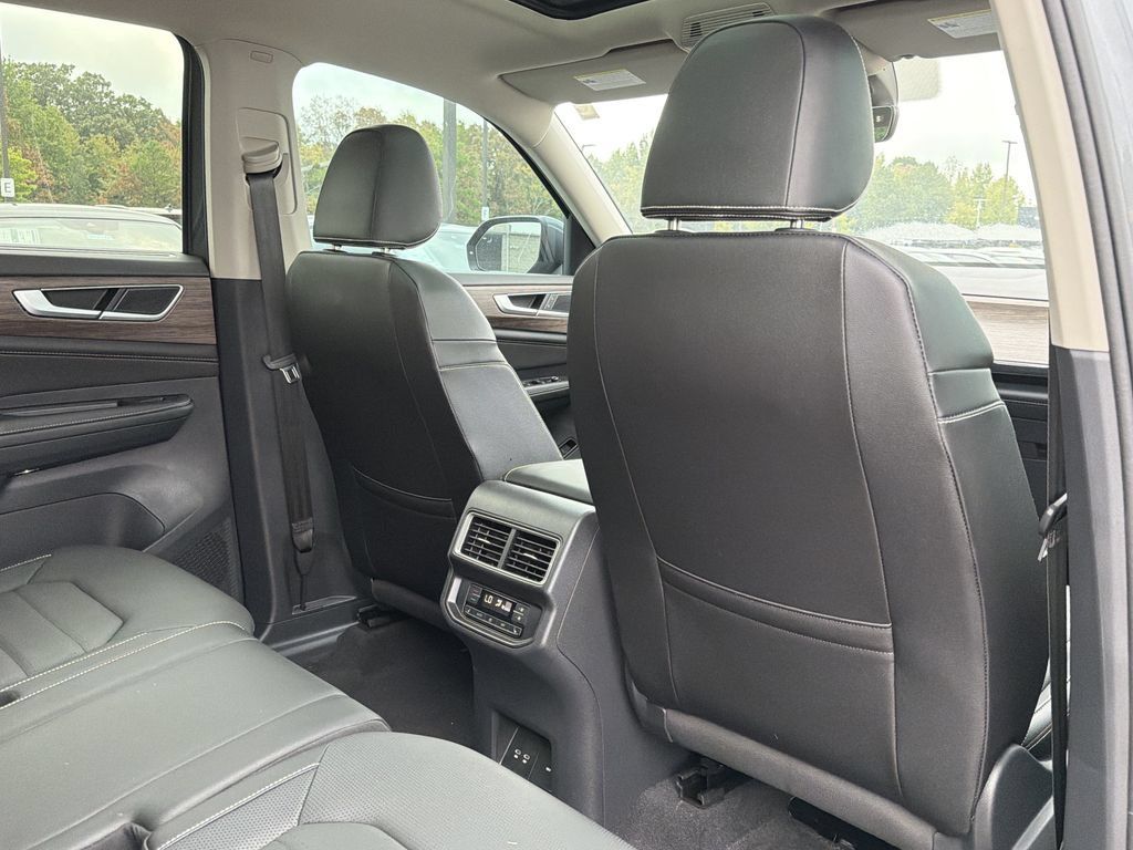 New 2025 Volkswagen Atlas SEL AWD/4WD image 18