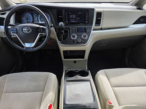 Used 2018 Toyota Sienna LE AWD/4WD image 22