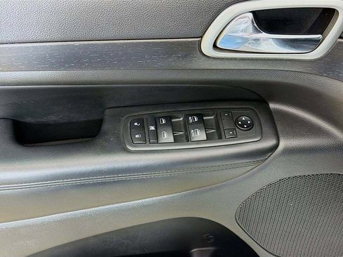 Used 2018 Jeep Grand Cherokee Altitude AWD/4WD image 28