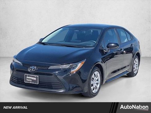 Used 2025 Toyota Corolla LE FWD image 1