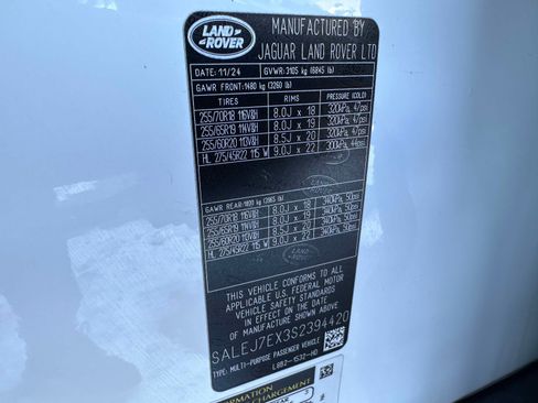 Used 2025 Land Rover Defender 110 S image 19