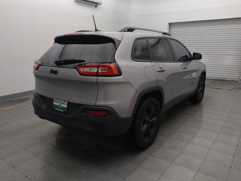 Used 2018 Jeep Cherokee Latitude w/ Altitude Package FWD image 9