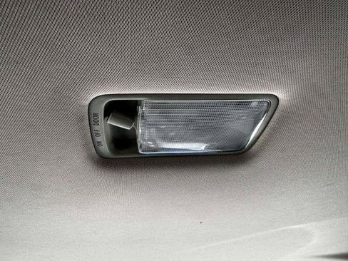 Used 2018 Nissan Rogue SV FWD image 39