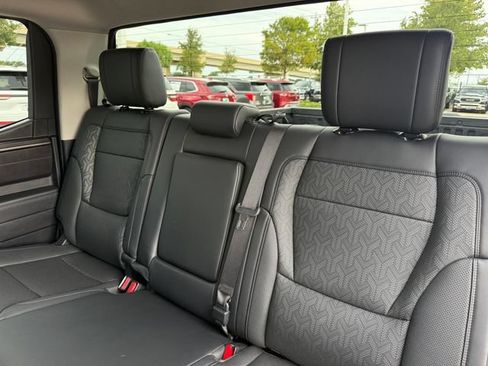 Used 2022 Toyota Tundra SR5 w/ SR5 Premium Package AWD/4WD image 31