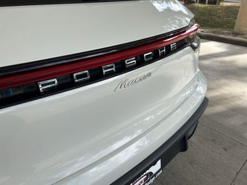 Used 2022 Porsche Macan image 18