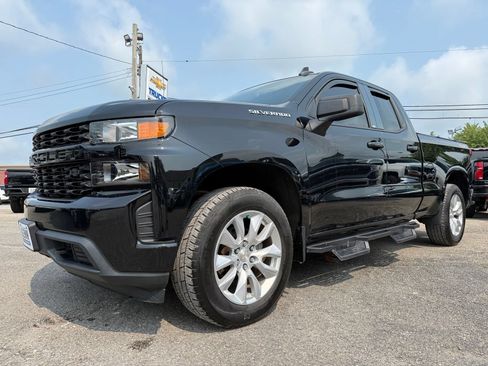 Used 2020 Chevrolet Silverado 1500 Custom w/ Custom Value Package AWD/4WD image 2