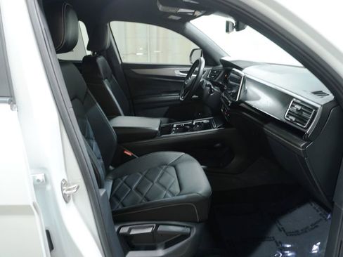 Used 2024 Volkswagen Atlas Cross Sport SE AWD/4WD image 12