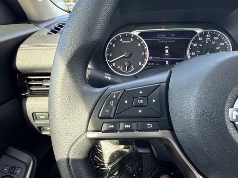 Used 2024 Nissan Sentra SV FWD image 28