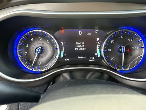Used 2024 Chrysler Pacifica Touring-L FWD image 24