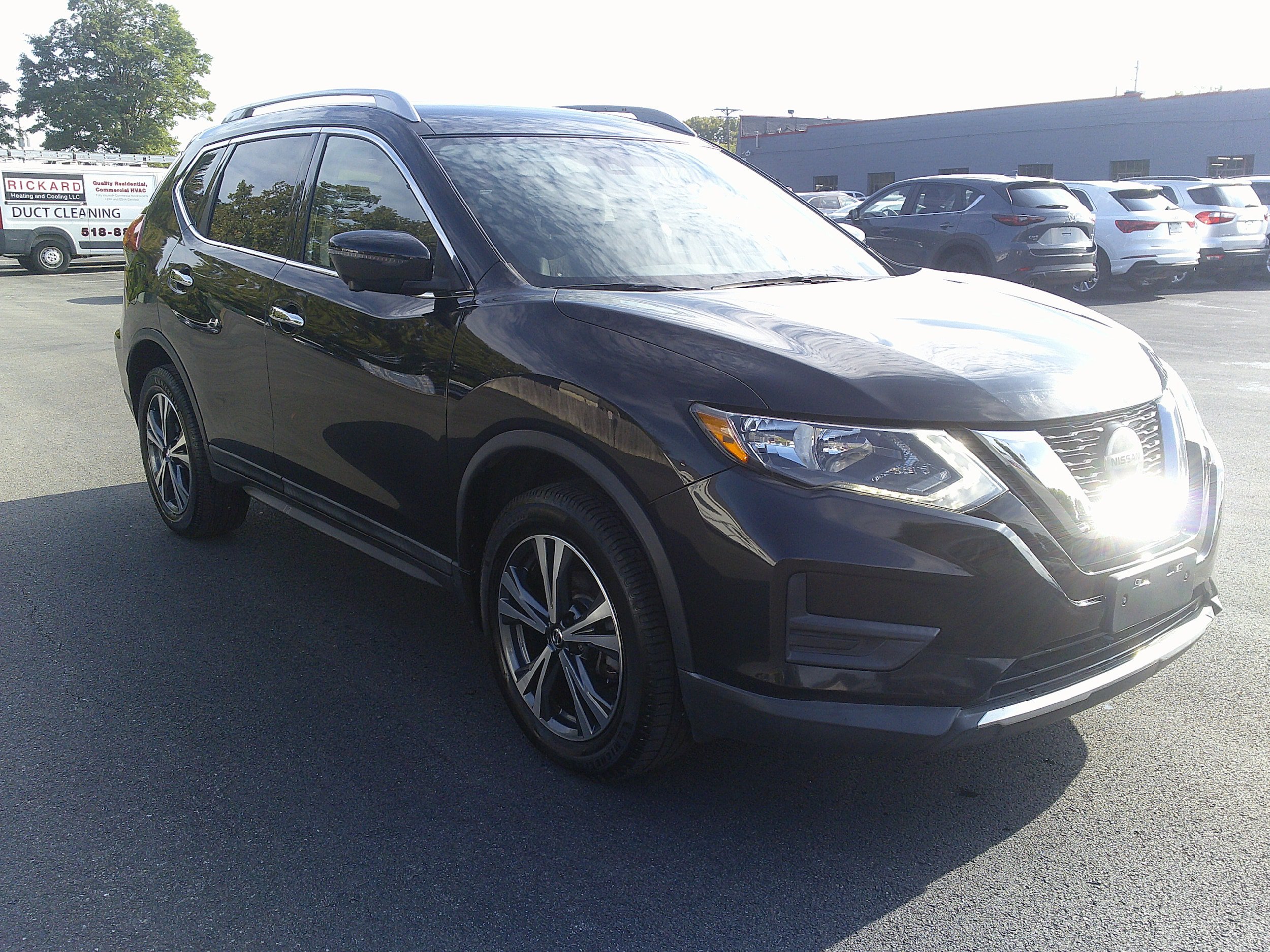 Used 2019 Nissan Rogue SV w/ Premium Package AWD/4WD image 4
