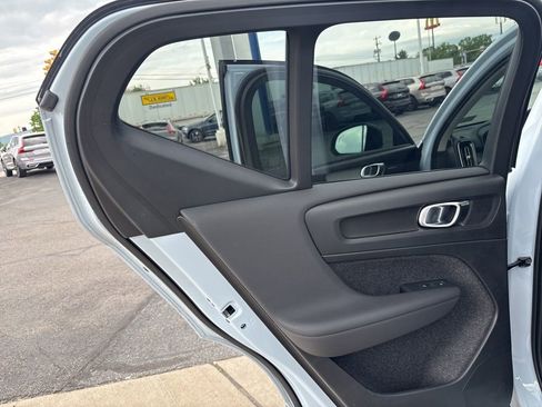 Used 2024 Volvo XC40 B5 Plus w/ Protection Package Premier AWD/4WD image 27